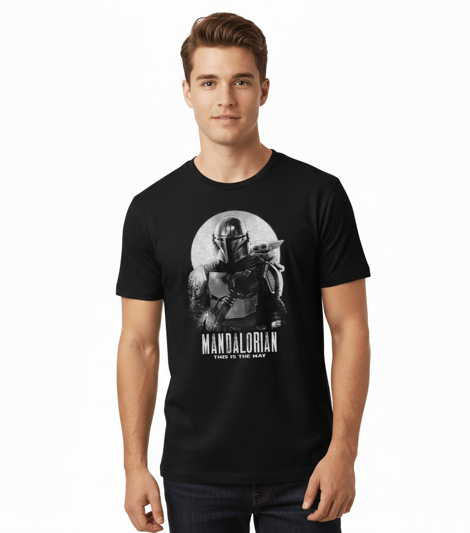 T-shirt Mandalorian avec Grogu en visuel monochrome et texte This Is The Way, design Star Wars