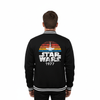 Dos de la veste Teddy Star Wars Officielle - Logo 1977 avec design rétro coloré X-Wing et texte emblématique, parfaite pour fans et collectionneurs.