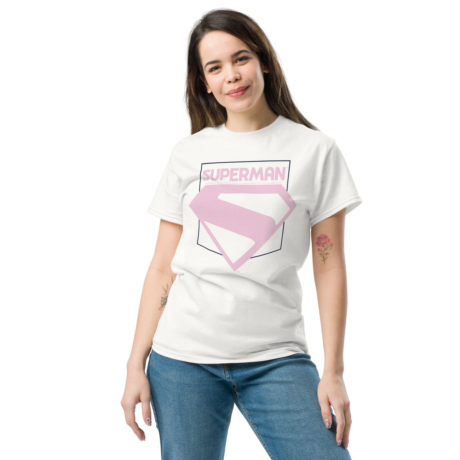T-shirt logo rose de Superman pour le film 2025