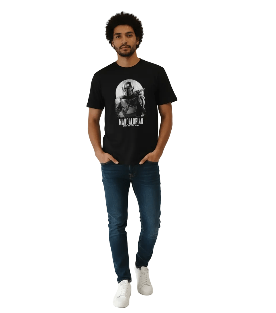 T-shirt Mandalorian avec Grogu en visuel monochrome et texte This Is The Way, design Star Wars